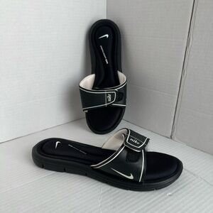 Nike Comfort Sandals Womens Slides Pool Footbed Slip On Black White size 11 w